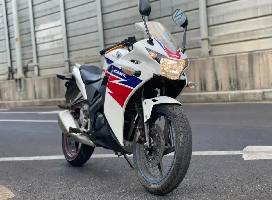 cbr125 16년식 건담 상태 최고